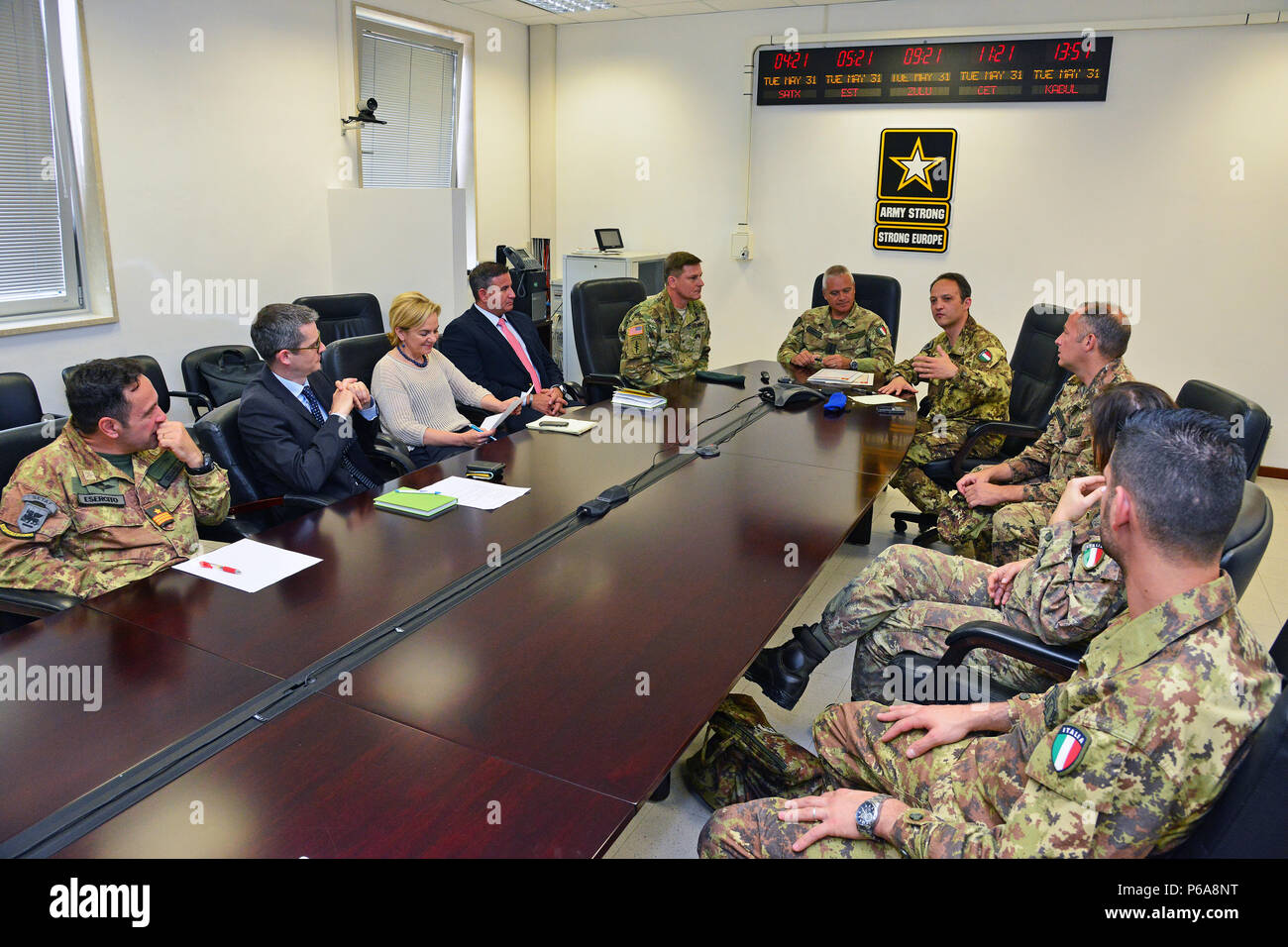 Colonel Umberto D`Andria, Italian Base Commander Caserma Ederle, speaks during the meeting media strategies in Caserma Ederle, Vicenza, Italy, May 31, 2016. Italian Army Colonel Federico Pognant Airassa, Public Information Officer, Land forces operational Command “COMFOTER” and Italian Army staff visit U.S. Army, in order to enhance to bilateral relations and to expand levels of cooperation and the capacity of the personnel involved in joint operations. (Photo by Visual Information Specialist Paolo Bovo/Released) Stock Photo